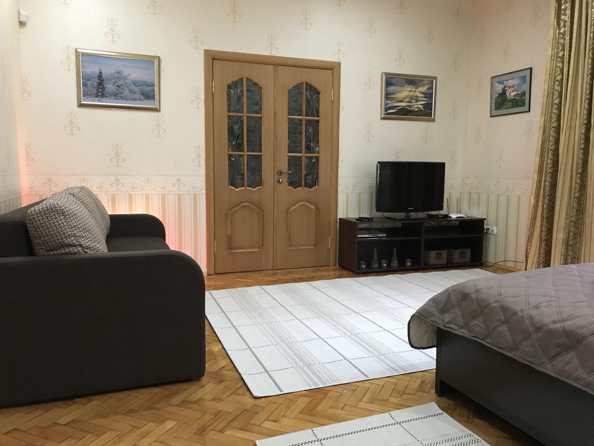 Large Apartment In The City Center 무카체베 외부 사진