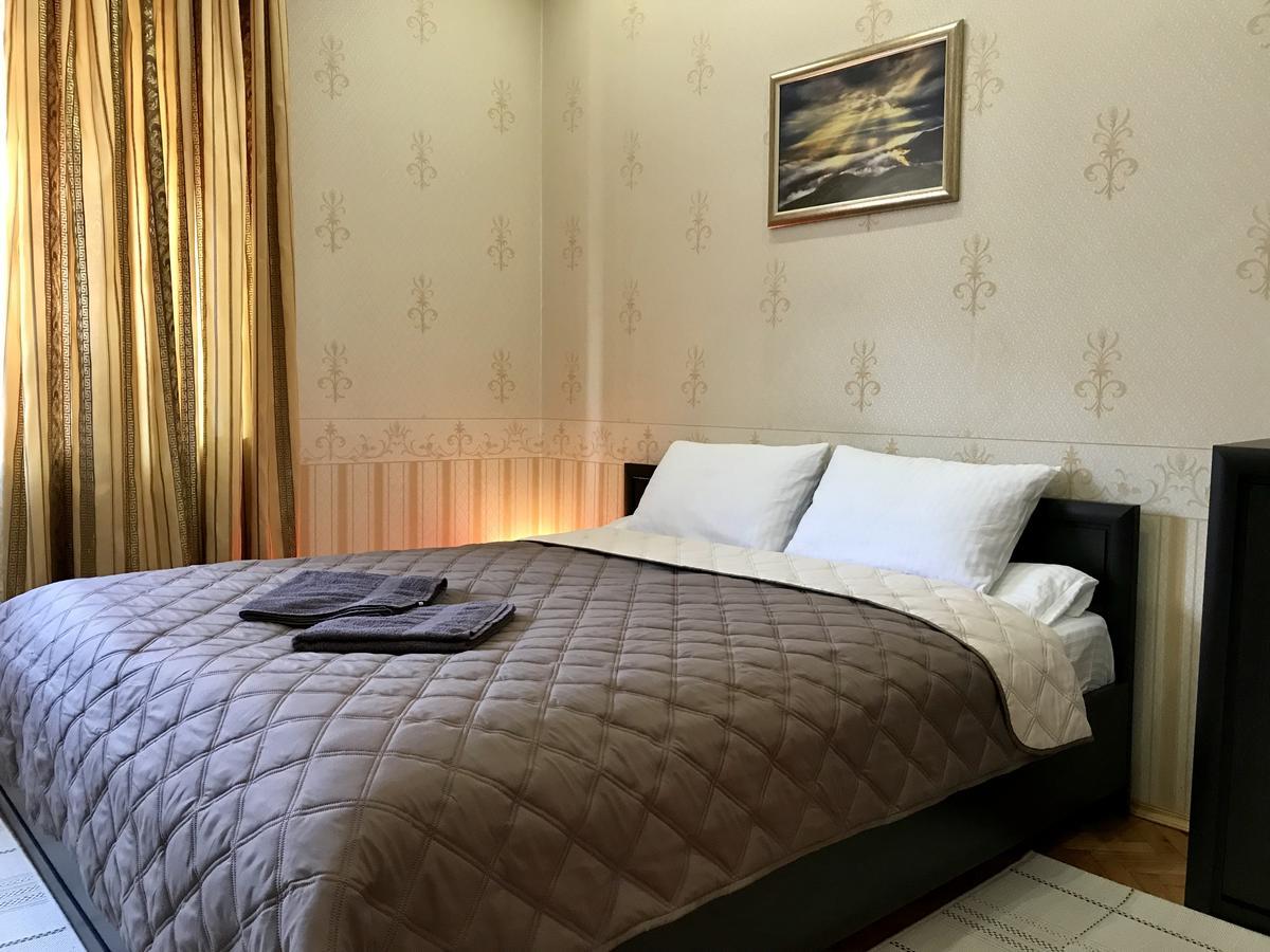 Large Apartment In The City Center 무카체베 외부 사진