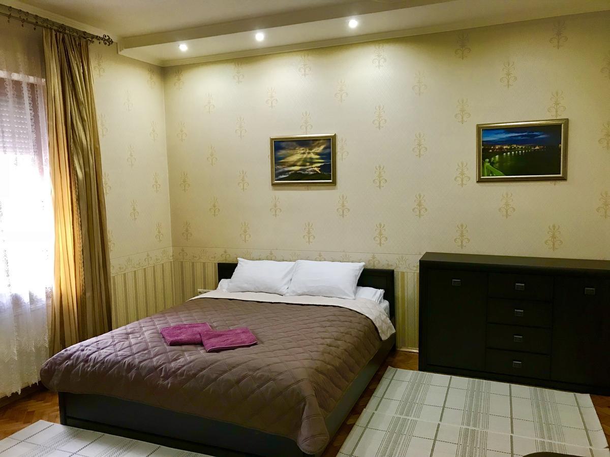 Large Apartment In The City Center 무카체베 외부 사진